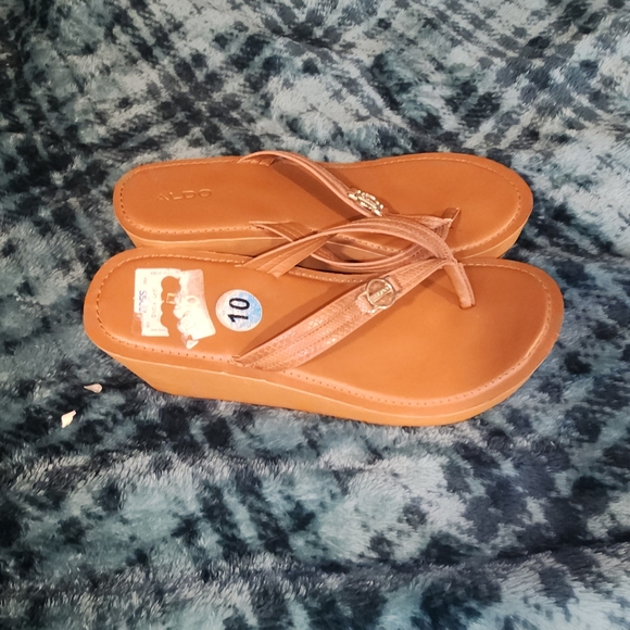 ALDO Women’s Camel TAN Brown Sandals Platform Flip Flops Wedges Shoes Size 10 - Picture 3 of 8